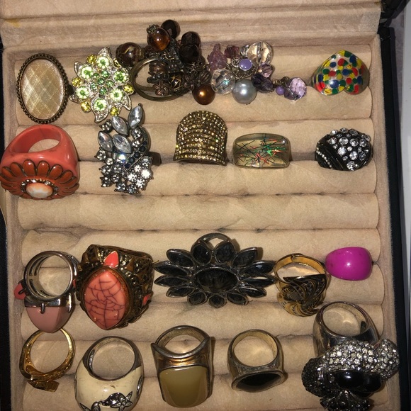 A bulk lot of 20 used rings - Picture 1 of 5